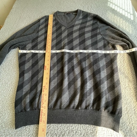 Tiger Woods Collection Wool Sweaters Mens XL Gray/Black V-Neck Pullover Golf coz - Picture 8 of 14